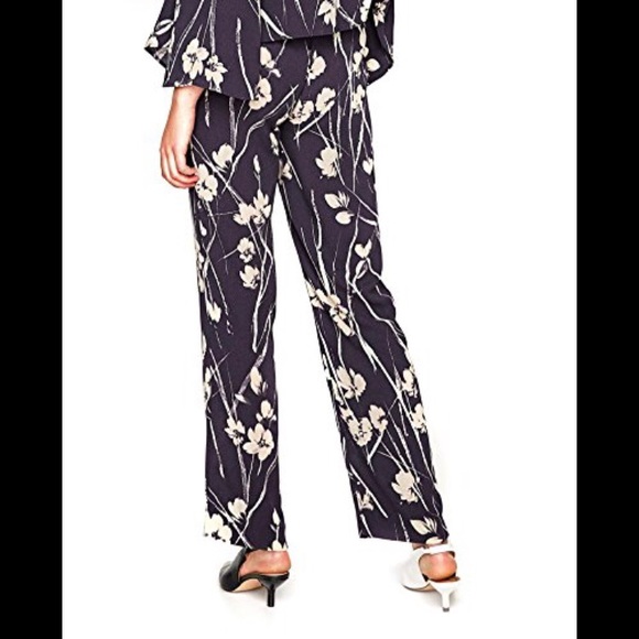 ✖️SOLD✖️ Zara Floral Print Trousers - Picture 3 of 5